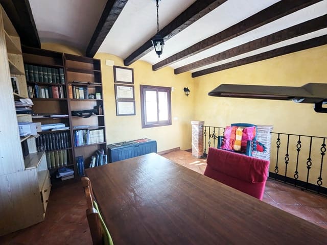 4 bedroom Townhouse for sale in El Pinell de Brai with garage - € 248,000 (Ref: 9523266)