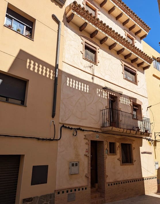 4 bedroom Townhouse for sale in El Pinell de Brai with garage - € 248,000 (Ref: 9523266)