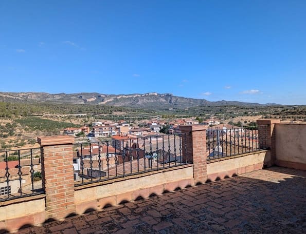 4 bedroom Townhouse for sale in El Pinell de Brai with garage - € 248,000 (Ref: 9523266)