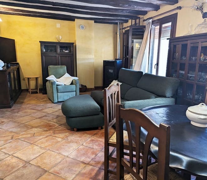 4 bedroom Townhouse for sale in El Pinell de Brai with garage - € 248,000 (Ref: 9523266)