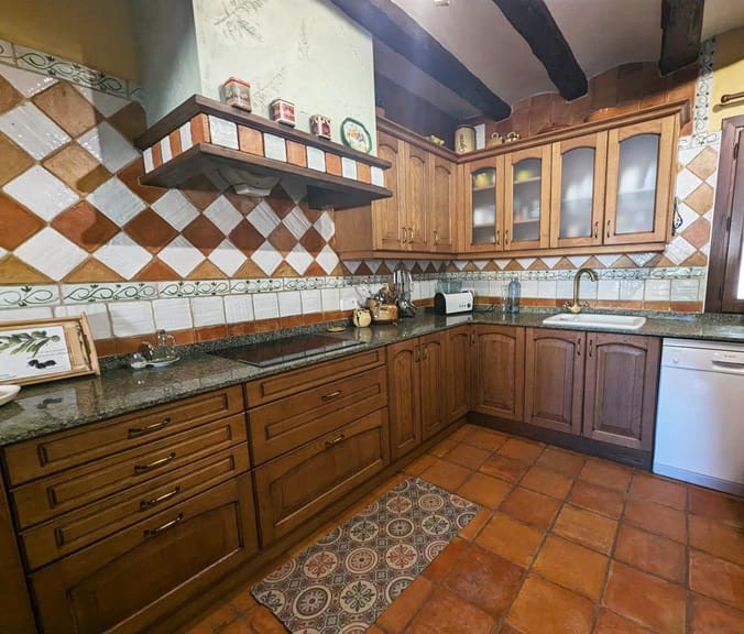 4 bedroom Townhouse for sale in El Pinell de Brai with garage - € 248,000 (Ref: 9523266)
