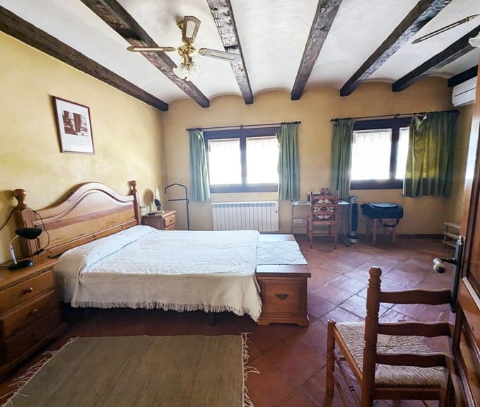 4 bedroom Townhouse for sale in El Pinell de Brai with garage - € 248,000 (Ref: 9523266)