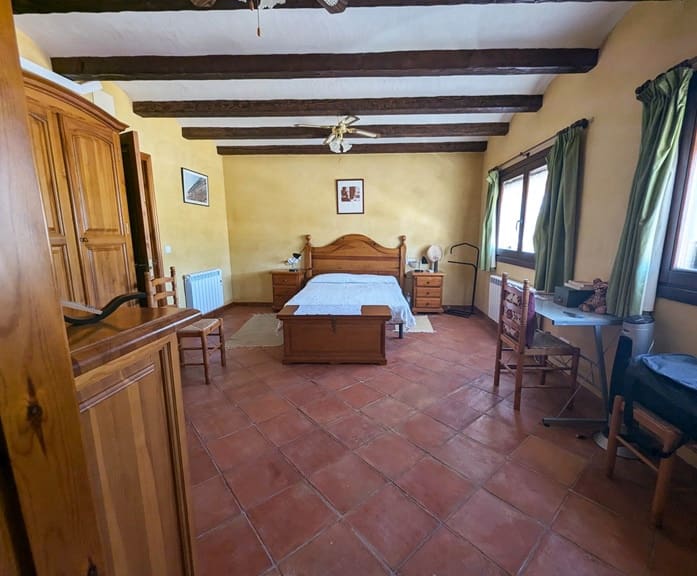 4 bedroom Townhouse for sale in El Pinell de Brai with garage - € 248,000 (Ref: 9523266)