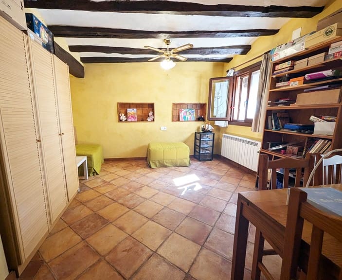 4 bedroom Townhouse for sale in El Pinell de Brai with garage - € 248,000 (Ref: 9523266)