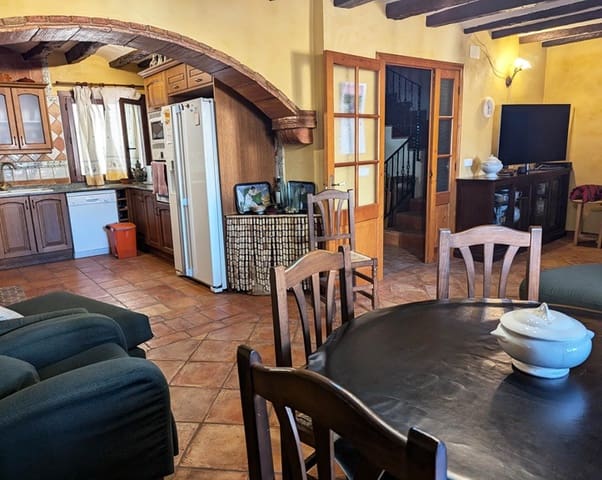 4 bedroom Townhouse for sale in El Pinell de Brai with garage - € 248,000 (Ref: 9523266)