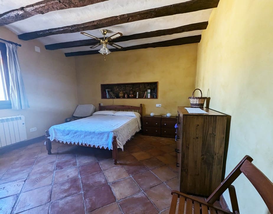 4 bedroom Townhouse for sale in El Pinell de Brai with garage - € 248,000 (Ref: 9523266)