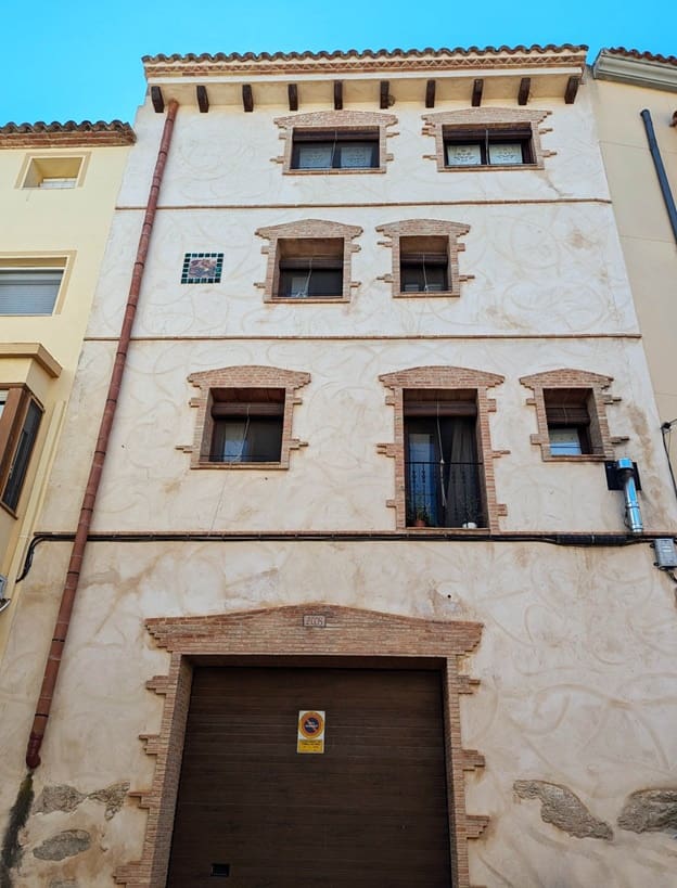 4 bedroom Townhouse for sale in El Pinell de Brai with garage - € 248,000 (Ref: 9523266)