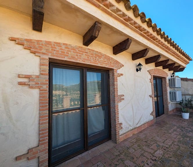 4 bedroom Townhouse for sale in El Pinell de Brai with garage - € 248,000 (Ref: 9523266)