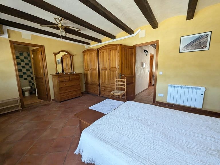 4 bedroom Townhouse for sale in El Pinell de Brai with garage - € 248,000 (Ref: 9523266)