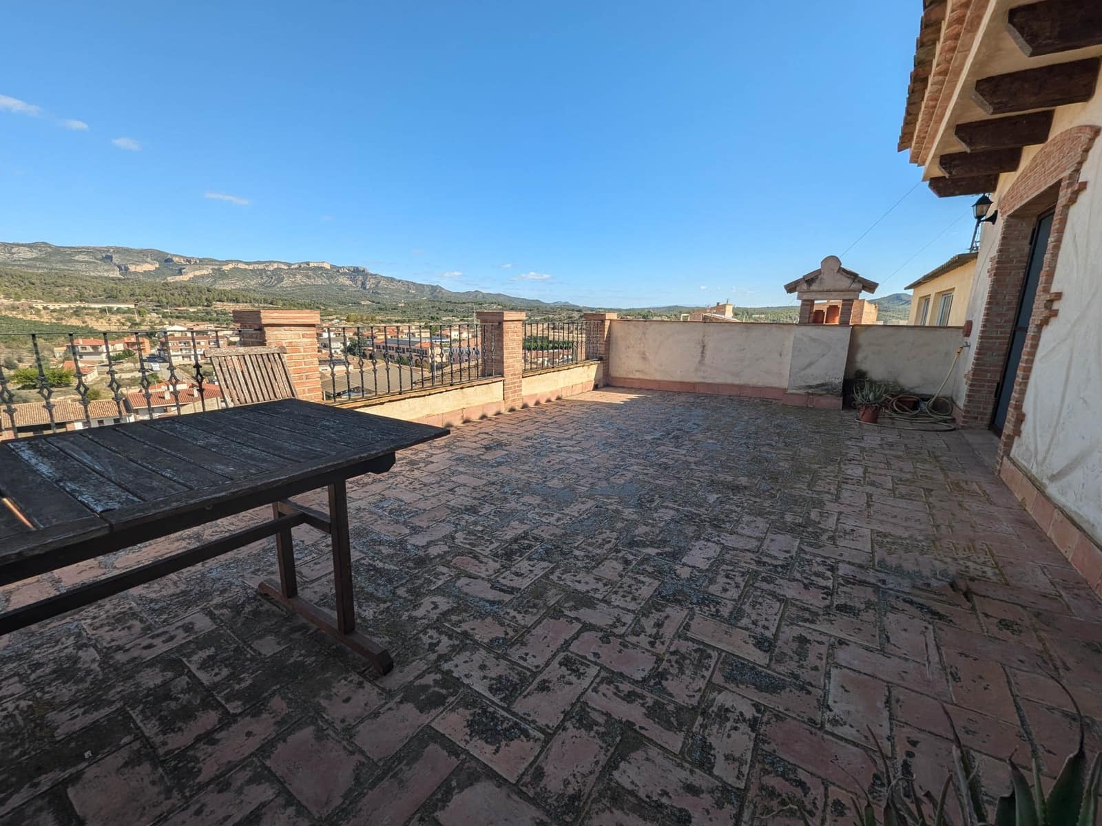 4 bedroom Townhouse for sale in El Pinell de Brai with garage - € 248,000 (Ref: 9523266)