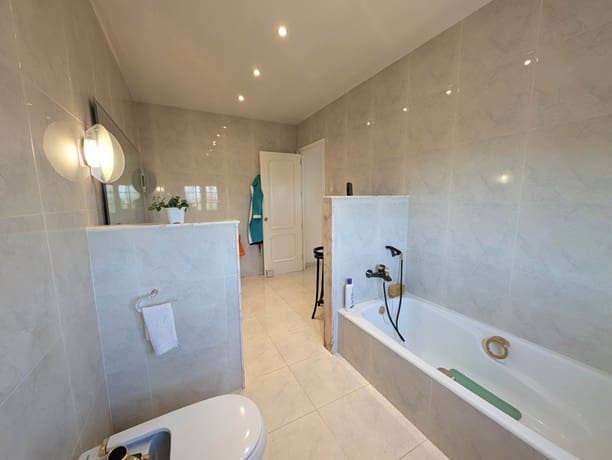 3 sypialnia Dom na sprzedaż w Rasquera z garażem - 240 000 € (Ref: 9523478)