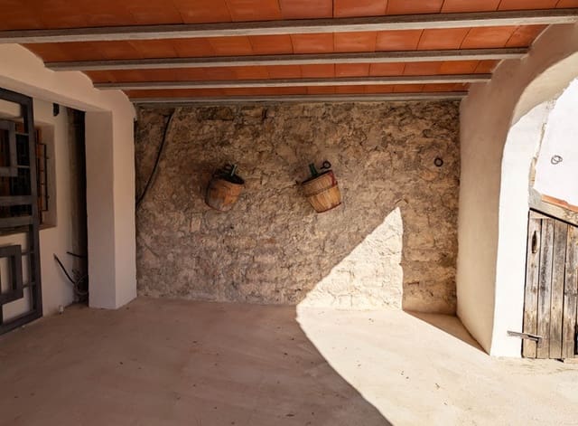 2 soverom Finca/Herregård til salgs i Gandesa med svømmebasseng garasje - € 172 000 (Ref: 9742145)