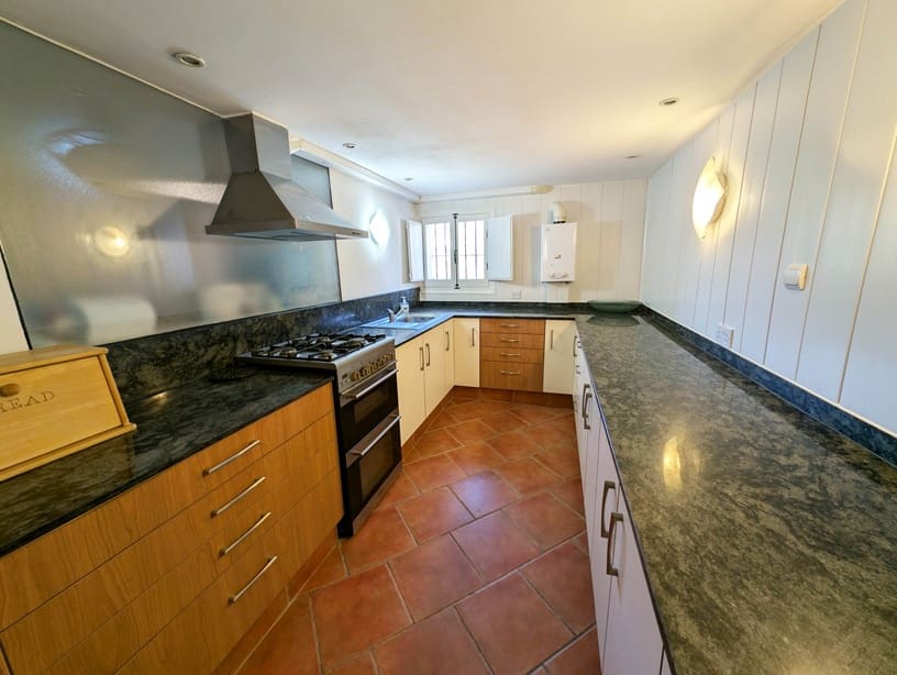 2 soverom Finca/Herregård til salgs i Gandesa med svømmebasseng garasje - € 172 000 (Ref: 9742145)