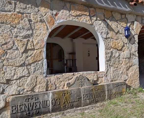 2 soverom Finca/Herregård til salgs i Gandesa med svømmebasseng garasje - € 172 000 (Ref: 9742145)