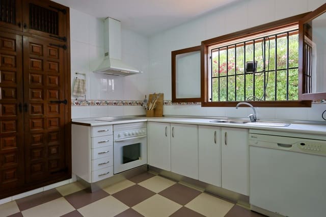 6 soverom Villa til salgs i Cap Martí - El Tossalet - Pinomar, Javea / Xàbia med svømmebasseng garasje - € 850 000 (Ref: 9221331)