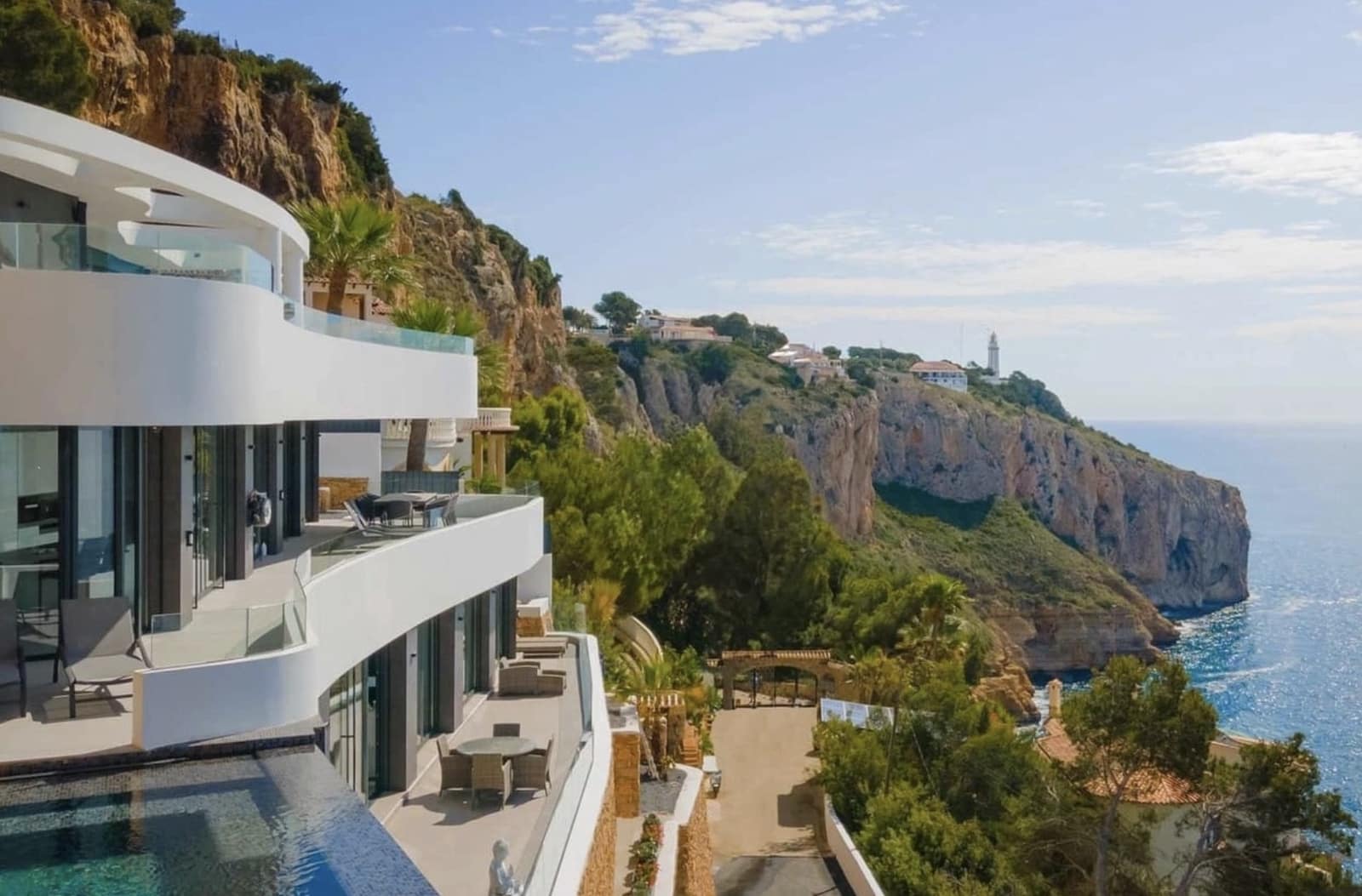 3 soveværelse Villa til salg i Ambolo med swimmingpool garage - € 4.250.000 (Ref: 9228182)