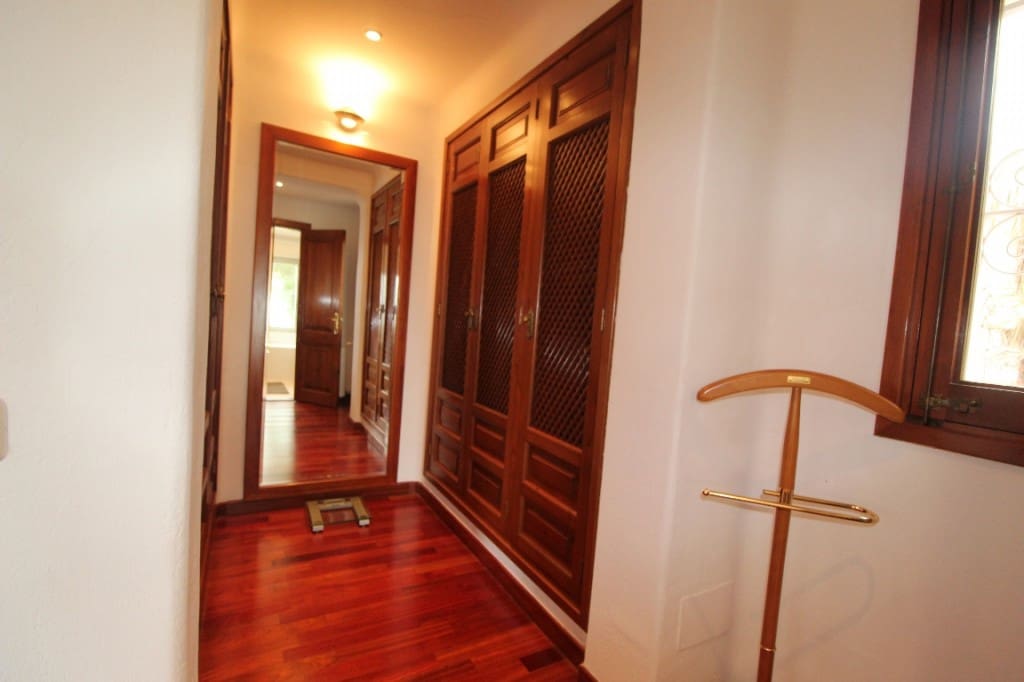 6 soveværelse Villa til salg i Bendinat med swimmingpool - € 3.500.000 (Ref: 2775798)