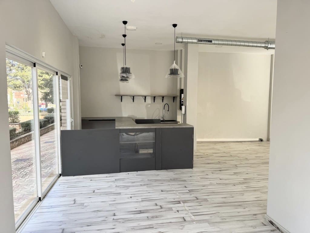 Kommersiell til salgs i Palmanova - € 325 000 (Ref: 3394834)