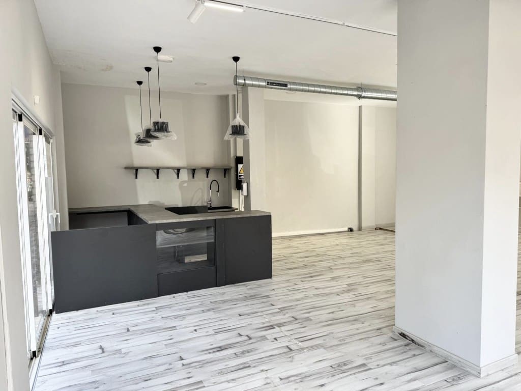 Kommersiell til salgs i Palmanova - € 325 000 (Ref: 3394834)