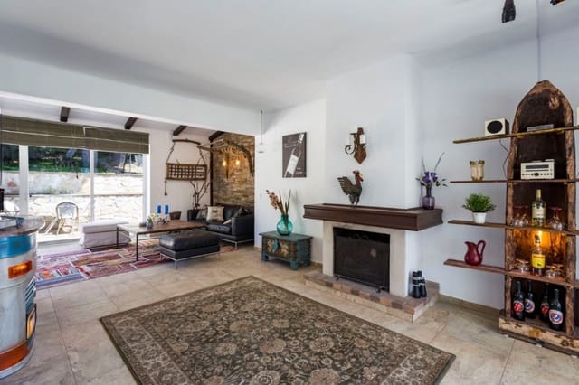 3 makuuhuone Huvila myytävänä paikassa Costa d'en Blanes, Calvià mukana uima-altaan 
autotalli - 1 895 000 € (Ref: 3984326)