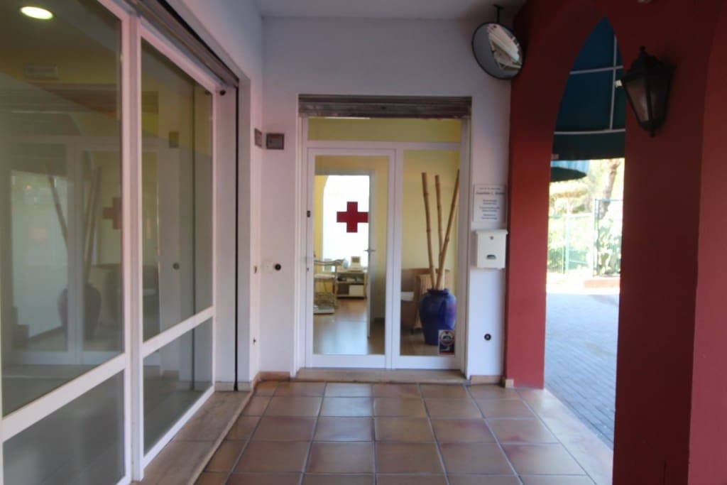 Commercial for sale in Bendinat - € 420,000 (Ref: 5165160)