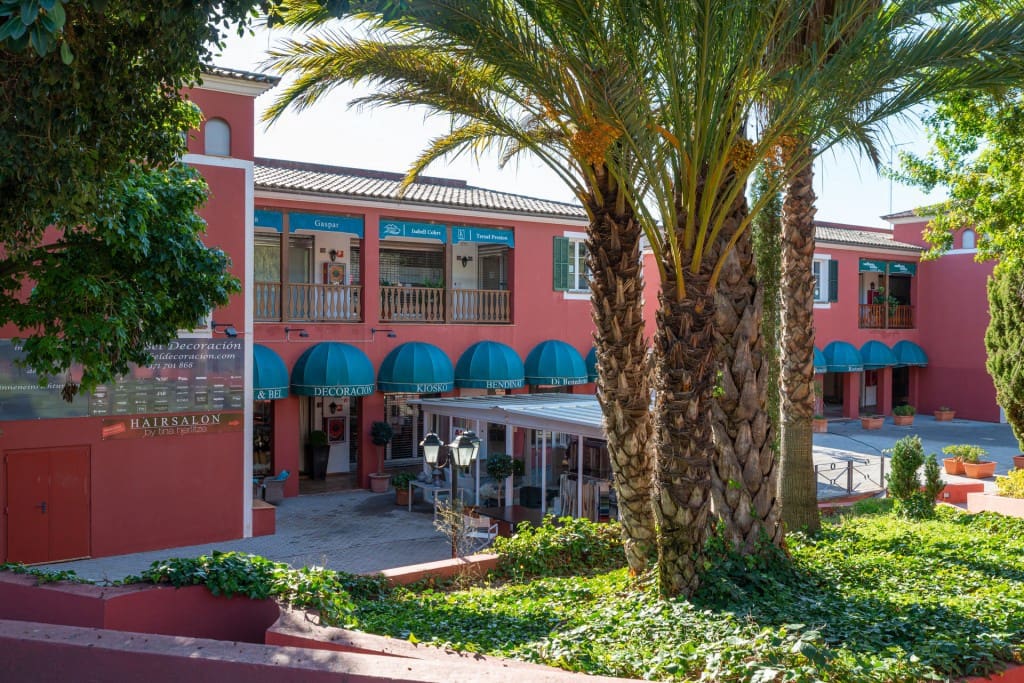 Commercial for sale in Bendinat - € 420,000 (Ref: 5165160)