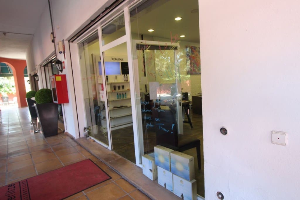 Commercial for sale in Bendinat - € 395,000 (Ref: 5165161)