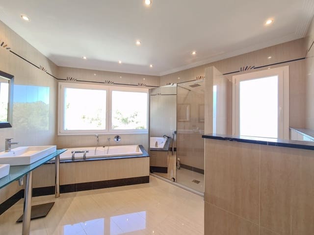 4 Zimmer Villa zu verkaufen in Santa Ponsa, Calvià mit Pool Garage - 2.500.000 € (Ref: 7124853)