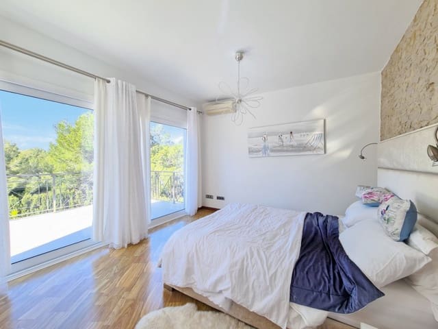 4 Zimmer Villa zu verkaufen in Santa Ponsa, Calvià mit Pool Garage - 2.500.000 € (Ref: 7124853)