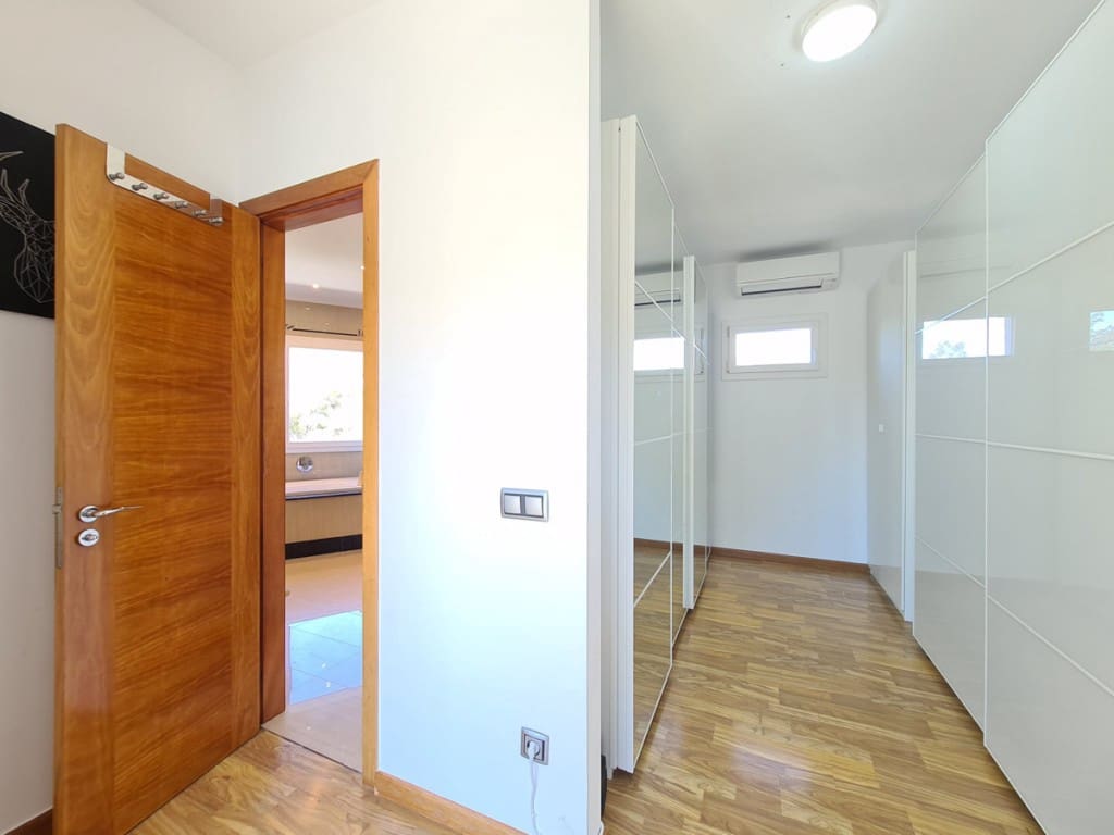 4 soverom Villa til salgs i Santa Ponsa med svømmebasseng garasje - € 2 500 000 (Ref: 7124853)