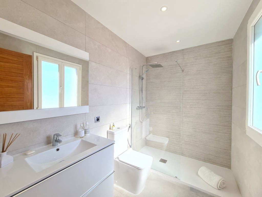 4 soverom Villa til salgs i Santa Ponsa med svømmebasseng garasje - € 2 500 000 (Ref: 7124853)