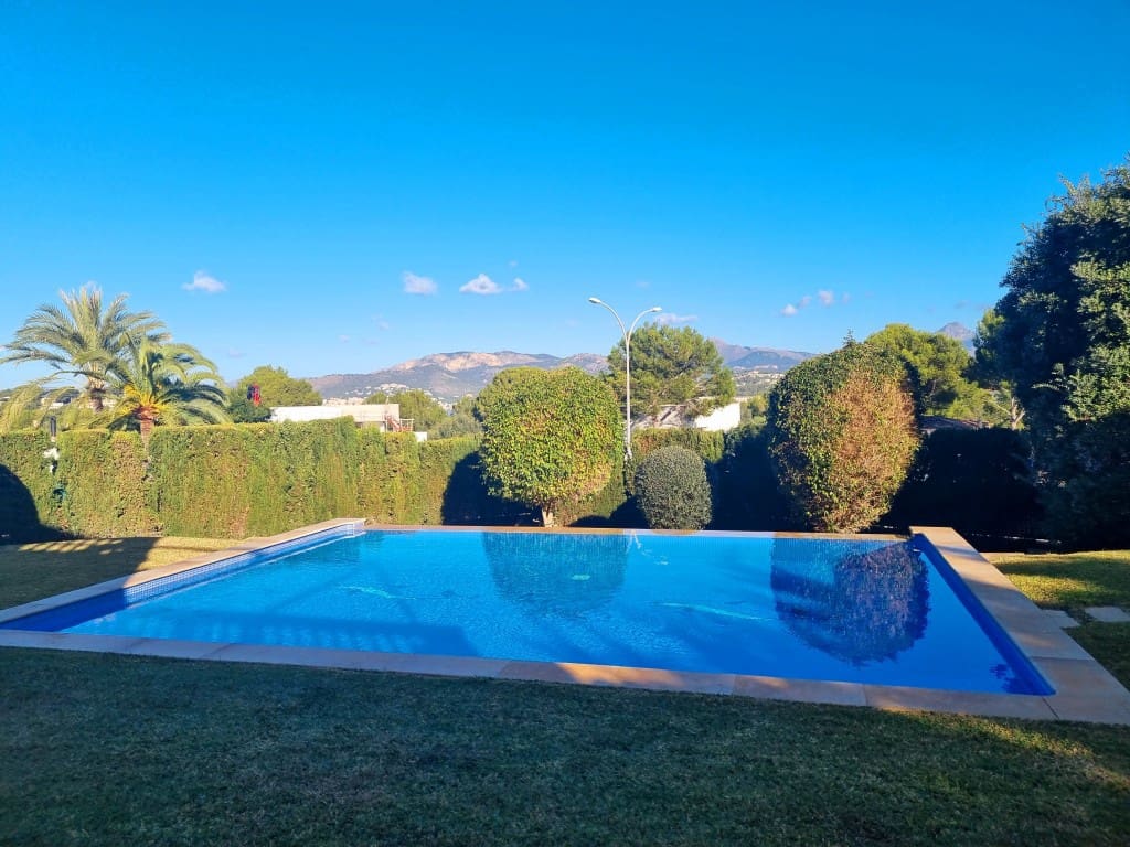 4 sovrum Villa till salu i Santa Ponsa med pool - 2 800 000 € (Ref: 7372699)