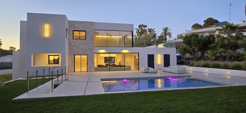 6 bedroom Villa for sale in Santa Ponsa with pool - € 4,495,000 (Ref: 8286610)