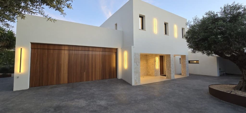 6 bedroom Villa for sale in Santa Ponsa with pool - € 4,495,000 (Ref: 8286610)