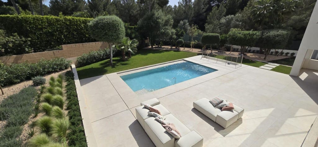 6 bedroom Villa for sale in Santa Ponsa with pool - € 4,495,000 (Ref: 8286610)