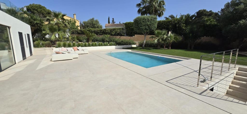 6 bedroom Villa for sale in Santa Ponsa with pool - € 4,495,000 (Ref: 8286610)