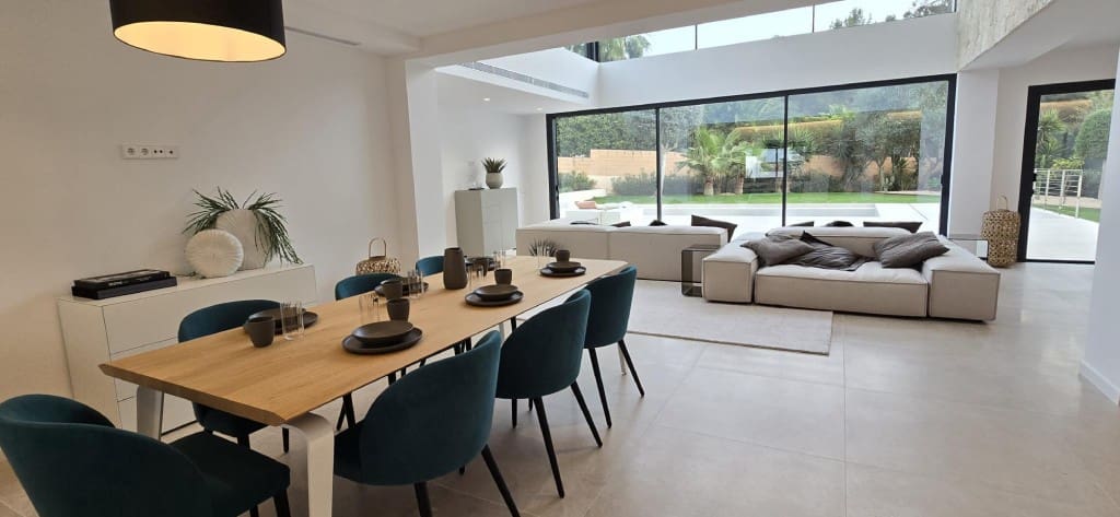 6 bedroom Villa for sale in Santa Ponsa with pool - € 4,495,000 (Ref: 8286610)