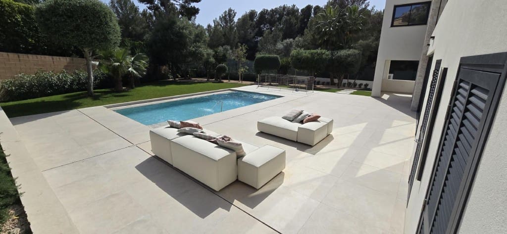 6 bedroom Villa for sale in Santa Ponsa with pool - € 4,495,000 (Ref: 8286610)