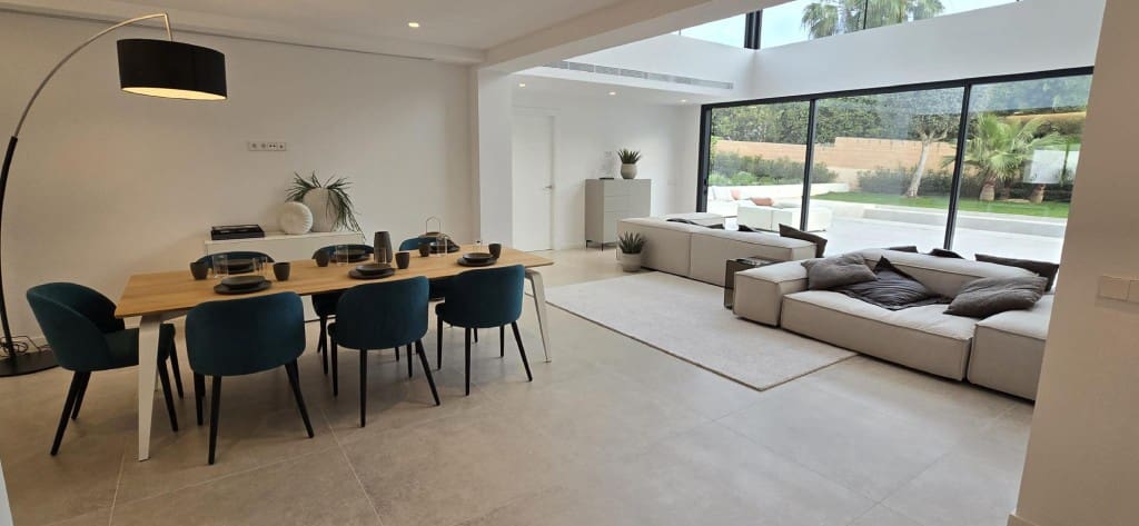 6 bedroom Villa for sale in Santa Ponsa with pool - € 4,495,000 (Ref: 8286610)