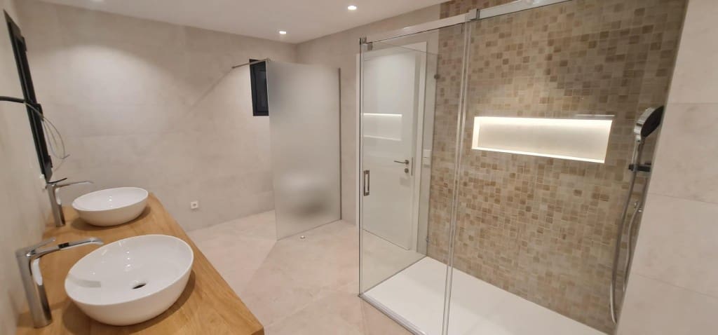 6 bedroom Villa for sale in Santa Ponsa with pool - € 4,495,000 (Ref: 8286610)