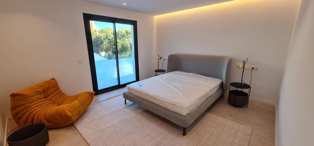 6 bedroom Villa for sale in Santa Ponsa with pool - € 4,495,000 (Ref: 8286610)