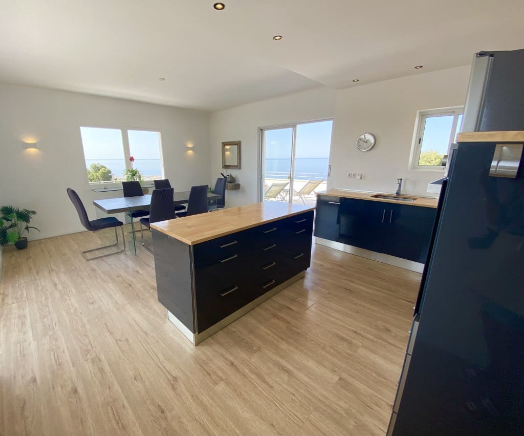 Villa/Maison de 3 chambres à louer à Costa d'en Blanes avec piscine garage - 5 500 € (Ref: 8331468)