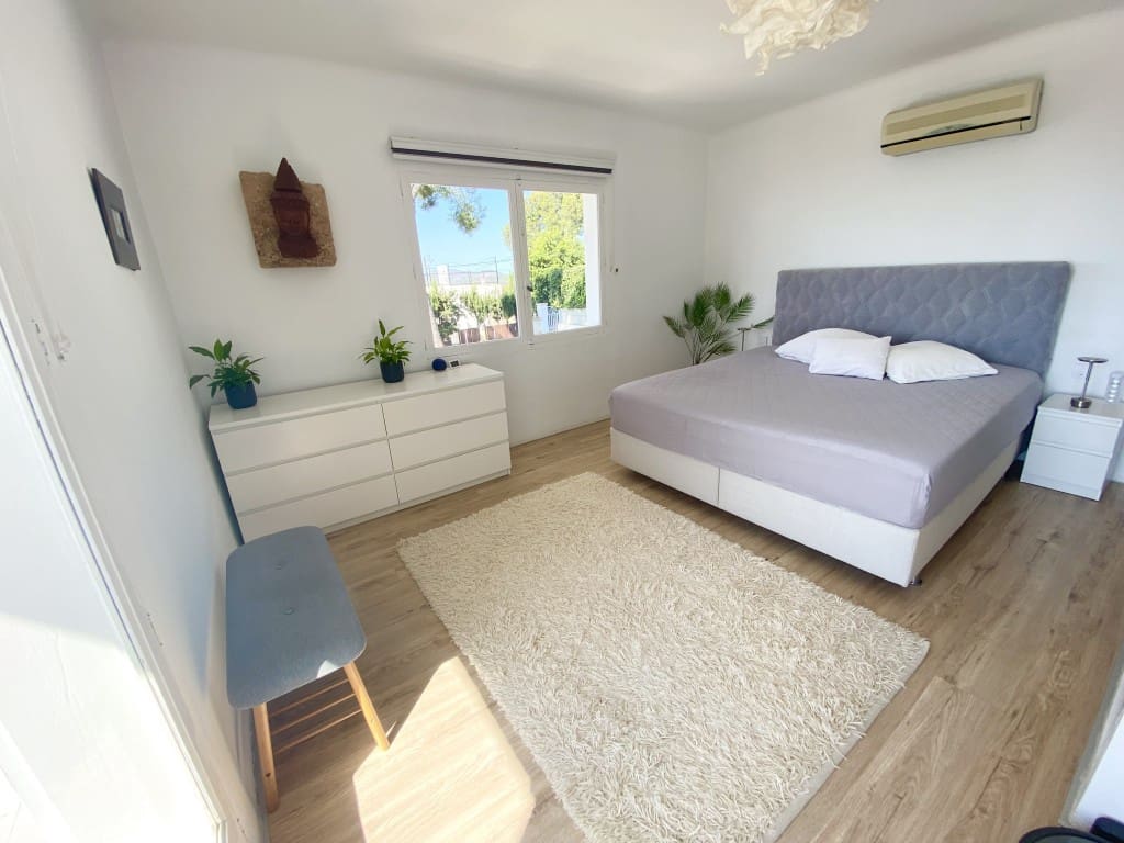 Villa/Maison de 3 chambres à louer à Costa d'en Blanes avec piscine garage - 5 500 € (Ref: 8331468)