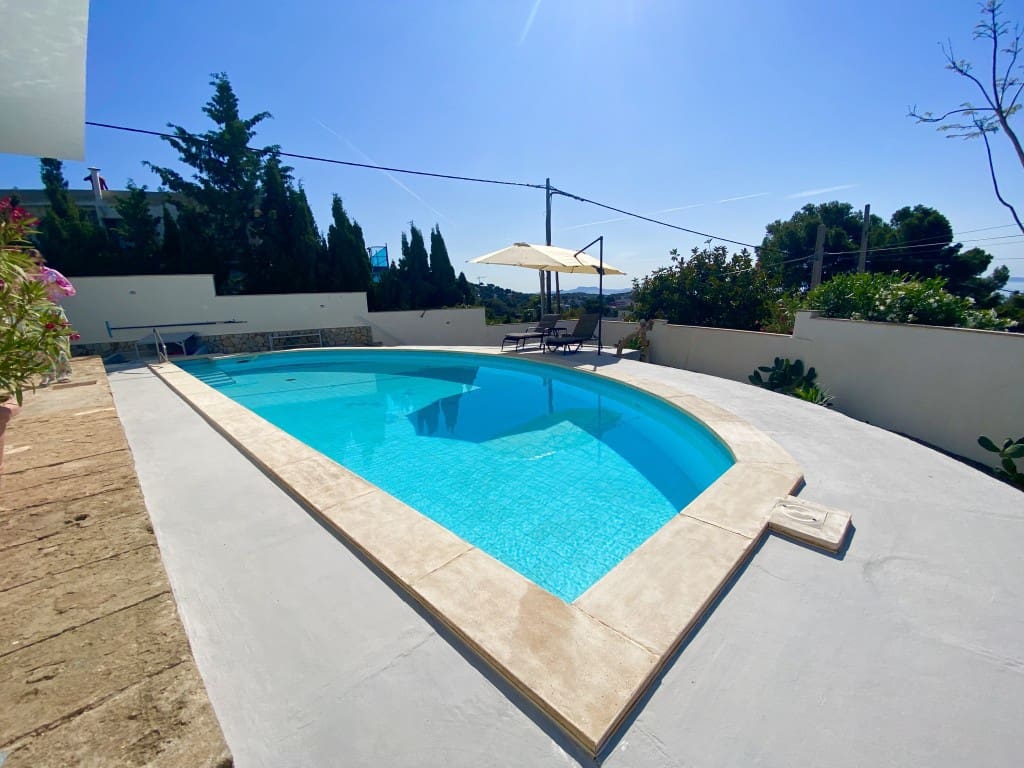 Villa/Maison de 3 chambres à louer à Costa d'en Blanes avec piscine garage - 5 500 € (Ref: 8331468)