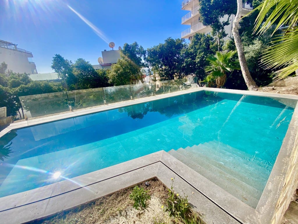 5 bedroom Villa for sale in Santa Ponsa with pool - € 4,250,000 (Ref: 8671697)