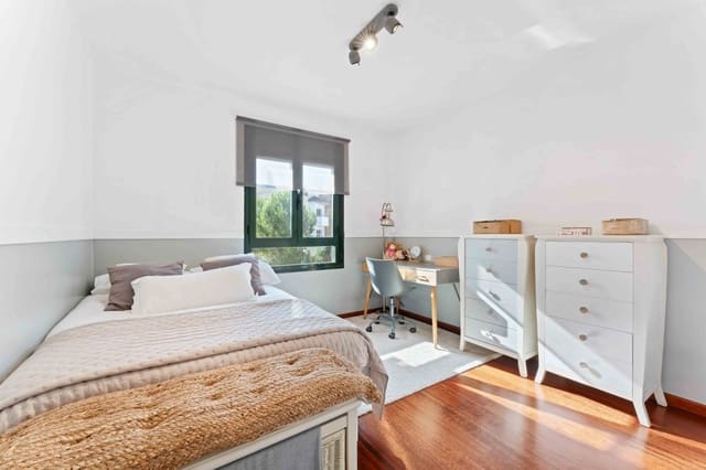 3 sypialnia Apartament na sprzedaż w Santa Ponsa, Calvià z basenem garażem - 990 000 € (Ref: 8781161)