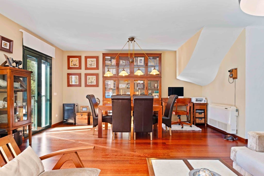 3 sypialnia Apartament na sprzedaż w Santa Ponsa z basenem garażem - 990 000 € (Ref: 8781161)