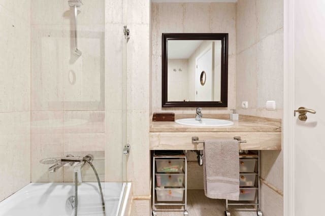 3 sypialnia Apartament na sprzedaż w Santa Ponsa, Calvià z basenem garażem - 990 000 € (Ref: 8781161)