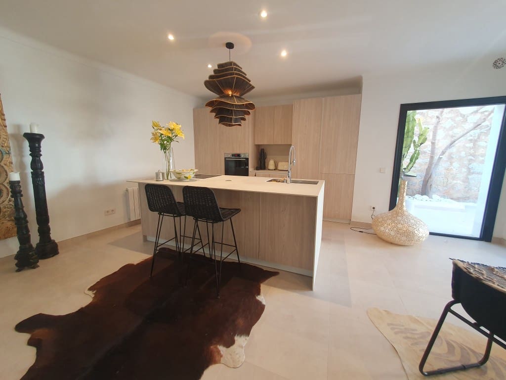 3 soveværelse Byhus til salg i L'Arraco / S'Arraco - € 890.000 (Ref: 8985636)