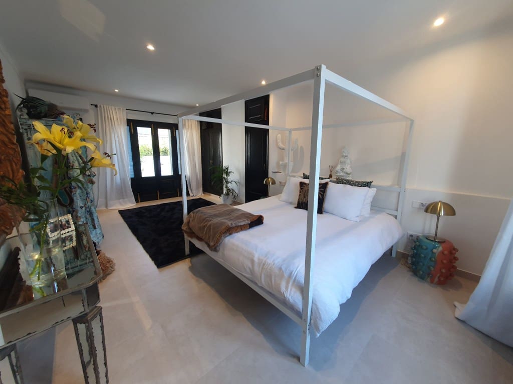 3 soveværelse Byhus til salg i L'Arraco / S'Arraco - € 890.000 (Ref: 8985636)